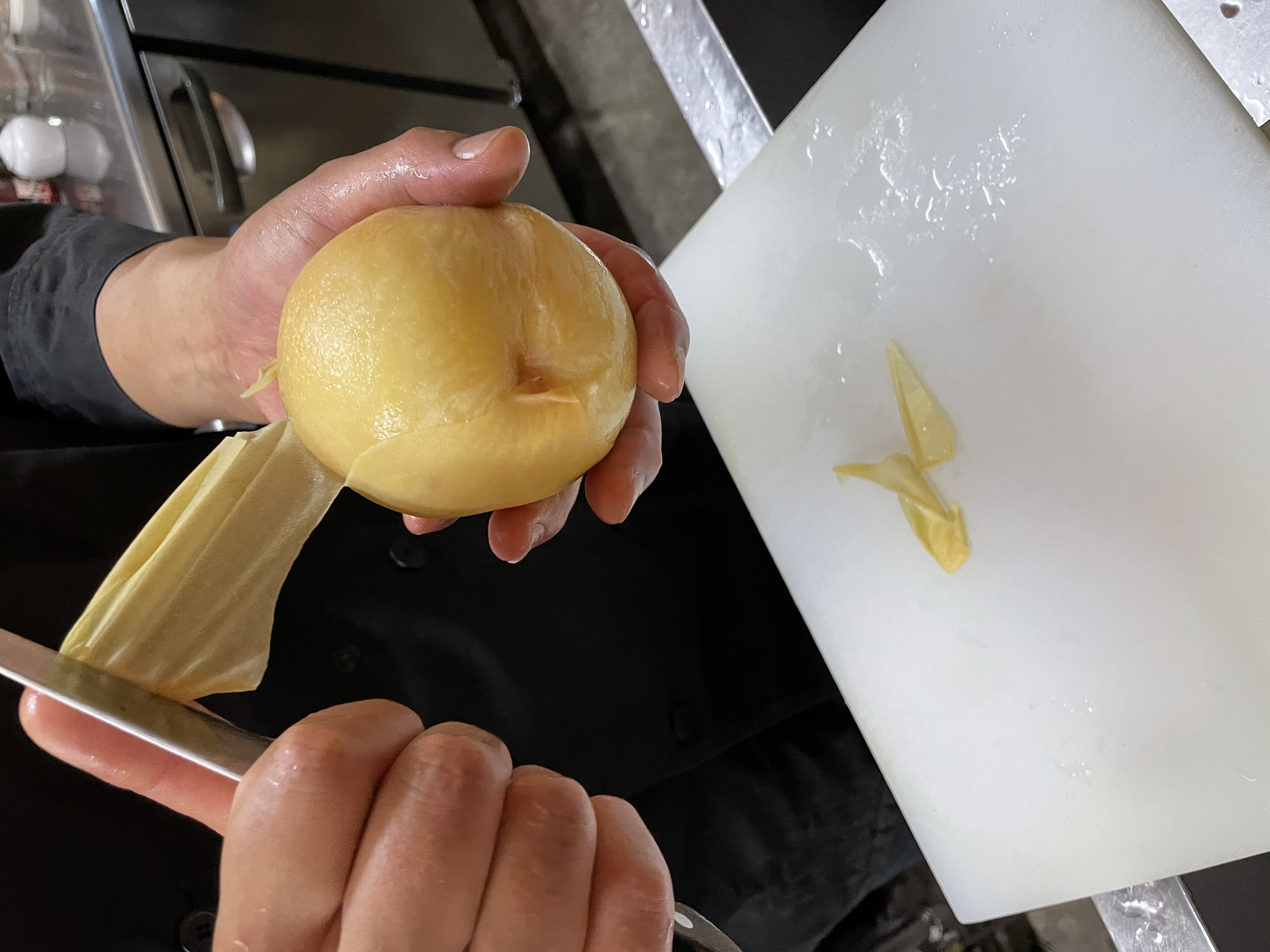 本日の仕込み】白桃のコンポート デザート編 - 福山市の洋食屋